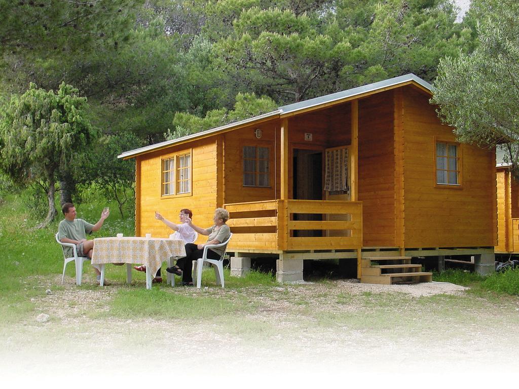 Victoria Cottage Camping Dole Blato  エクステリア 写真